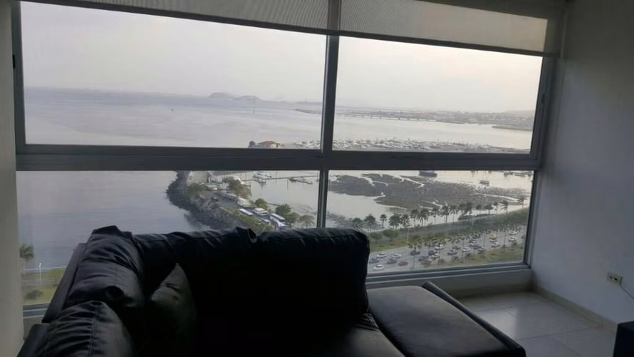 For sale: PH Vista del Mar on Avenida Balboa. Excellent bay views.