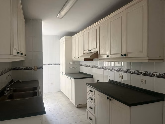 Banco vende  en P.H. Edison Park – Betania  (gb) - Imagen 4