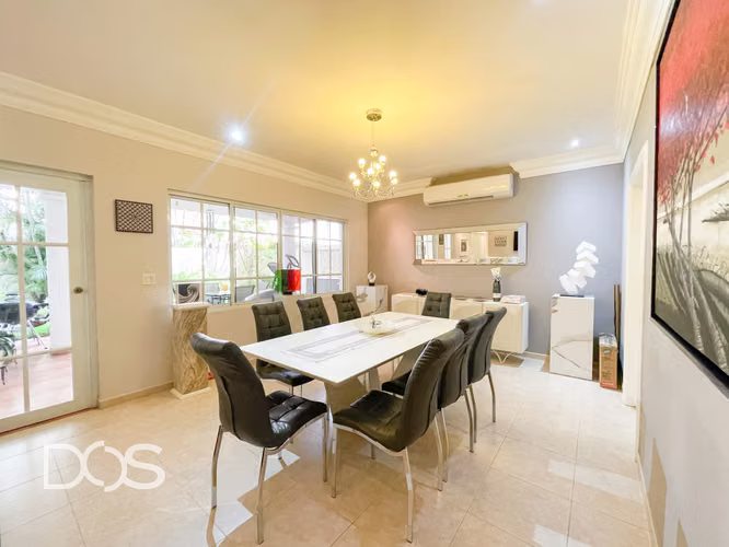 VENTA de Casa con Patio en Costa del Este | Den + Oficina