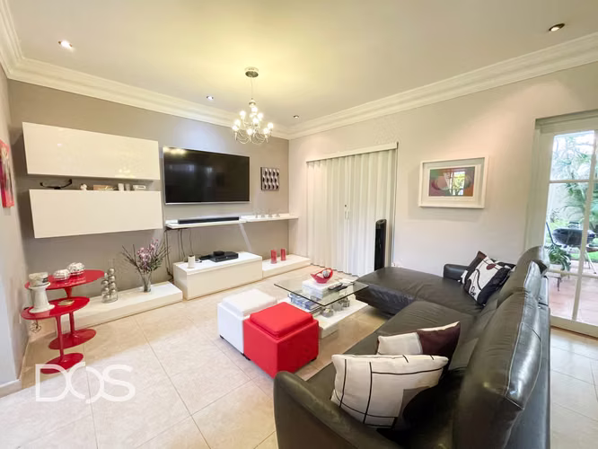 VENTA de Casa con Patio en Costa del Este | Den + Oficina