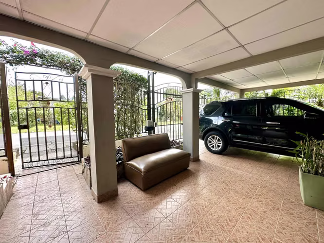 SE VENDE CASA DE ESQUINA EN RESIDENCIAL CÉNTRICO DE VOLCÁN