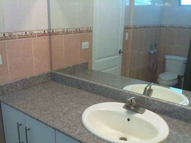 Habitacion individual en el Cangrejo, totalmente amoblado, con baño y terraza privado