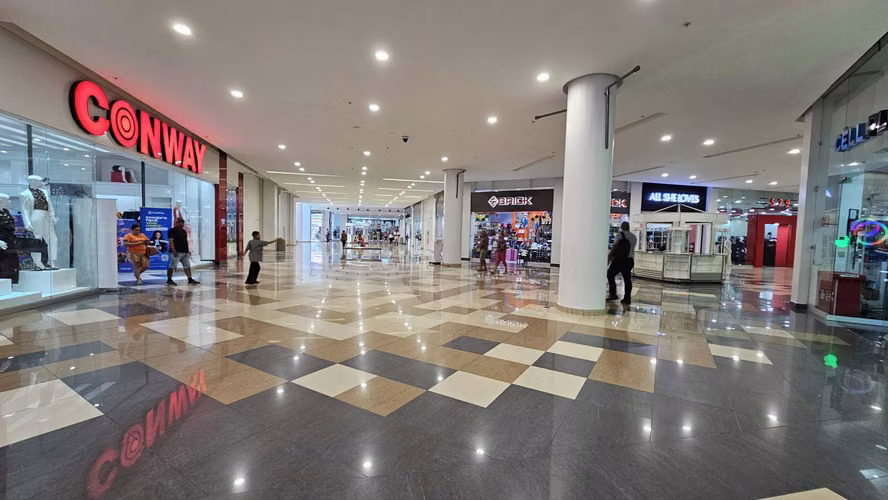 Vendo locales comerciales en Westland Mall, excelente oportunidad de inversión