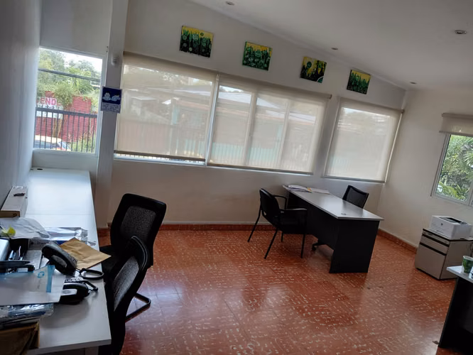 Galera en santa Elena 350 m² | $4,200 3 oficinas