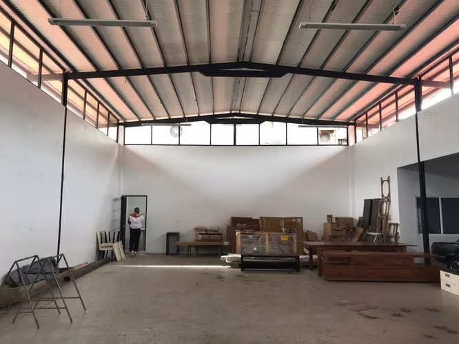 Galera en santa Elena 350 m² | $4,200 3 oficinas