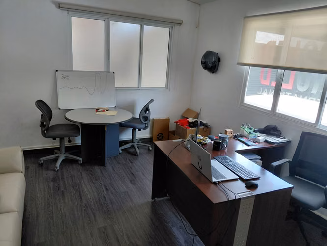 Galera en santa Elena 350 m² | $4,200 3 oficinas