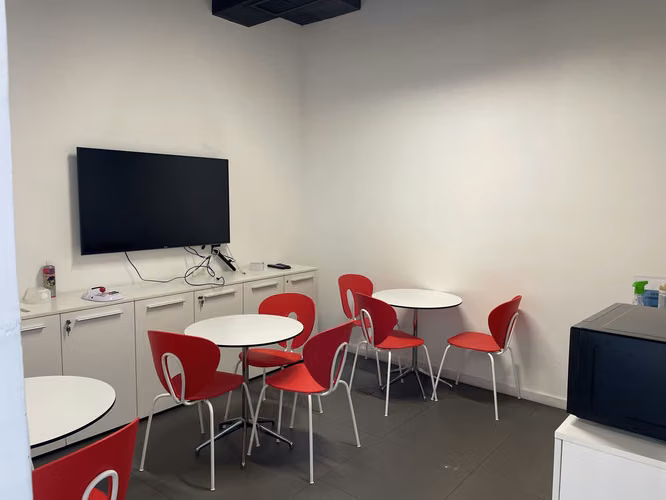 Oficina Amoblada en Torre Oceanía – Punta Pacífica – 272 m² / 5 Estacionamientos