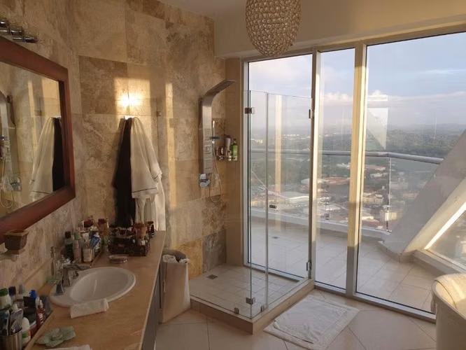 Venta hermoso apto full amoblado en Avenida Balboa