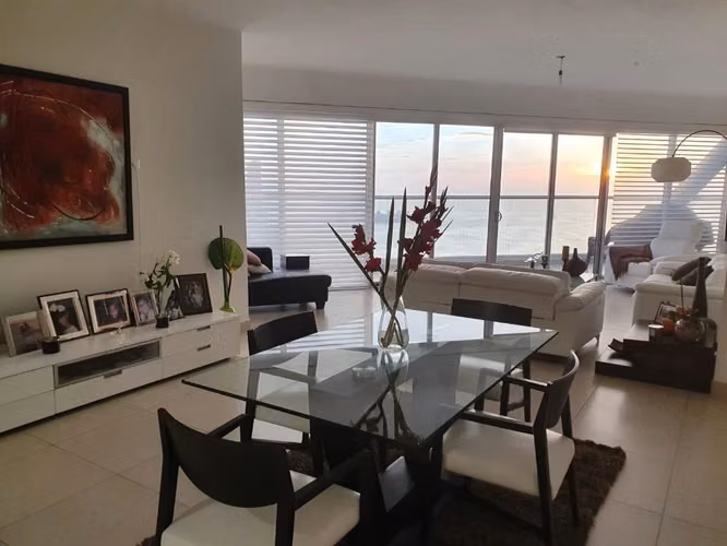 Venta hermoso apto full amoblado en Avenida Balboa