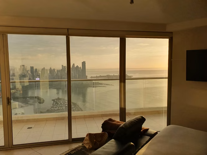 Venta hermoso apto full amoblado en Avenida Balboa