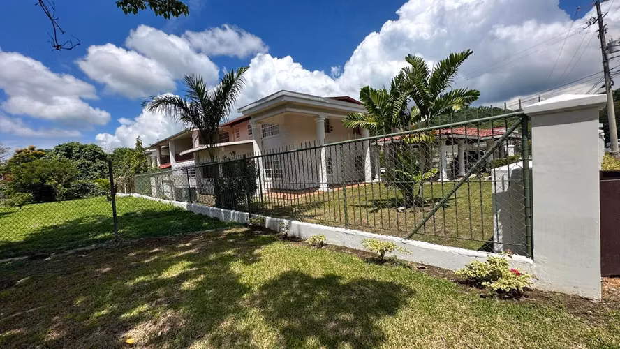 Alquiler de casa en Clayton CF26-2295