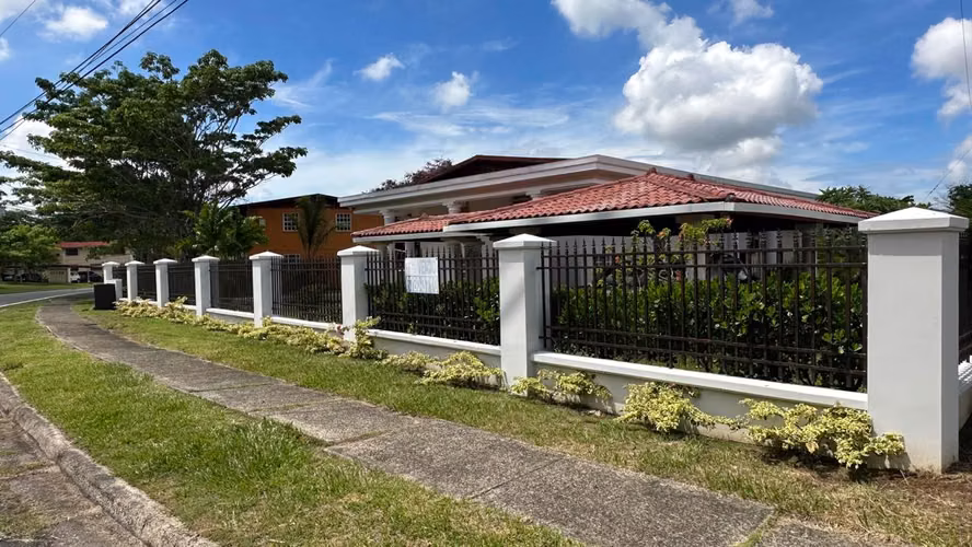 Alquiler de casa en Clayton CF26-2295