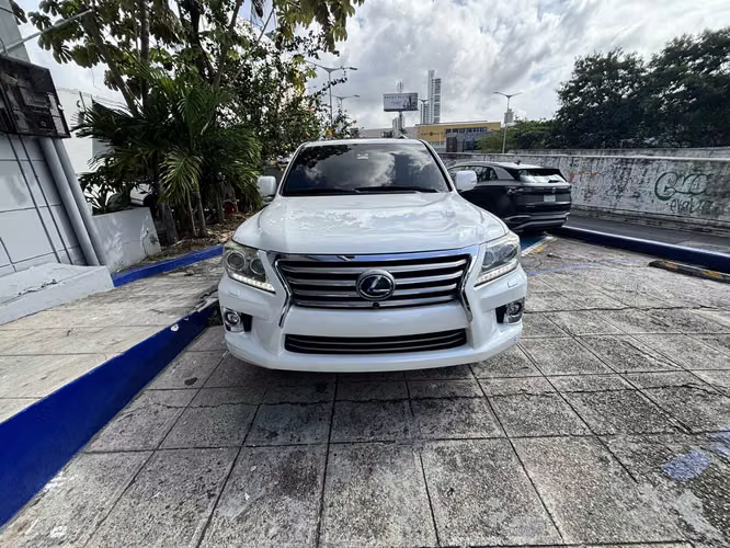 LEXUS LX570