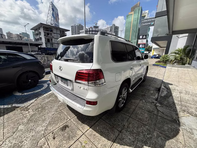 LEXUS LX570