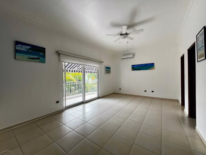 Espacio y Confort en Cada Rincón: Casa en Camino de Cruces amplia Piscina