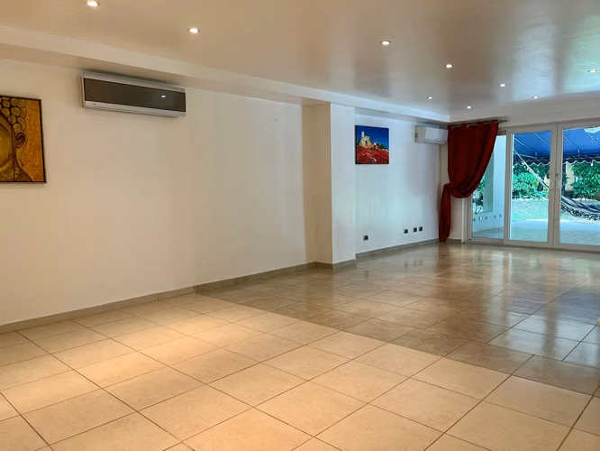 Espacio y Confort en Cada Rincón: Casa en Camino de Cruces amplia Piscina