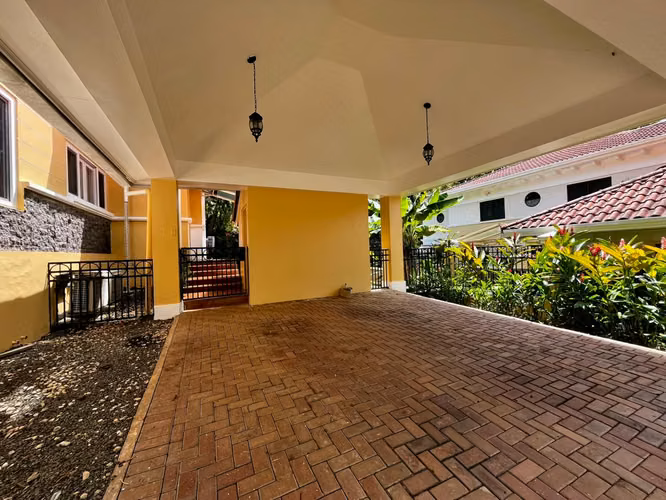 Espacio y Confort en Cada Rincón: Casa en Camino de Cruces amplia Piscina