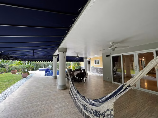 Espacio y Confort en Cada Rincón: Casa en Camino de Cruces amplia Piscina