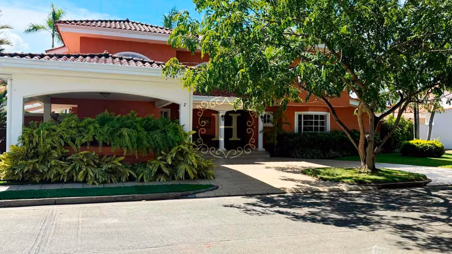 Lujosa Residencia en Costa Serena – Confort, Elegancia y Seguridad - Imagen 3