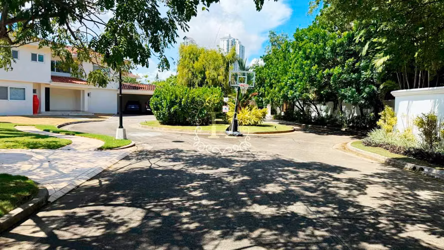 Lujosa Residencia en Costa Serena – Confort, Elegancia y Seguridad - Imagen 4
