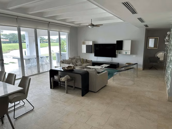 PH Ocean Lakes - Buenaventura Townhouse de 4 Recamaras con Piscina