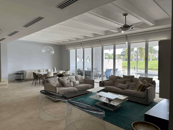 PH Ocean Lakes - Buenaventura Townhouse de 4 Recamaras con Piscina