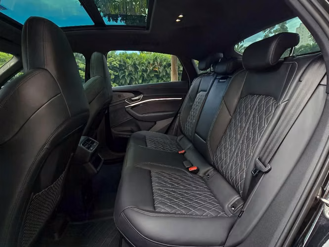 AUDI SQ8 2024