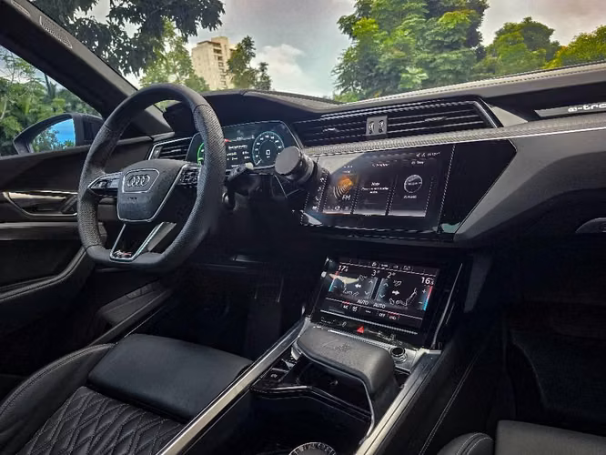 AUDI SQ8 2024