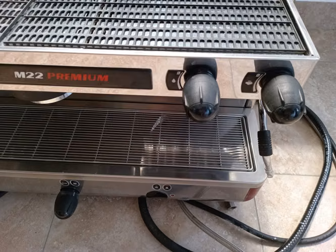 MAQUINA DE CAFE LA CIMBALI $2,300