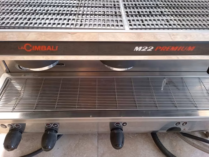 MAQUINA DE CAFE LA CIMBALI $2,300