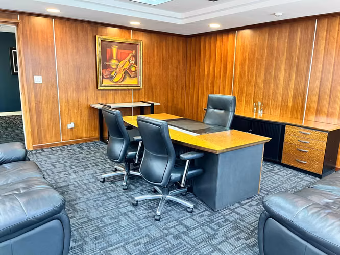 Se Alquila Piso Completo de Oficina – Calle 50, Área Bancaria