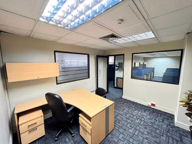 Se Alquila Piso Completo de Oficina – Calle 50, Área Bancaria