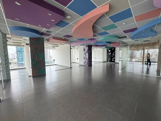 Se alquila oficina en F&F Tower (El Tornillo) |  Calle 50