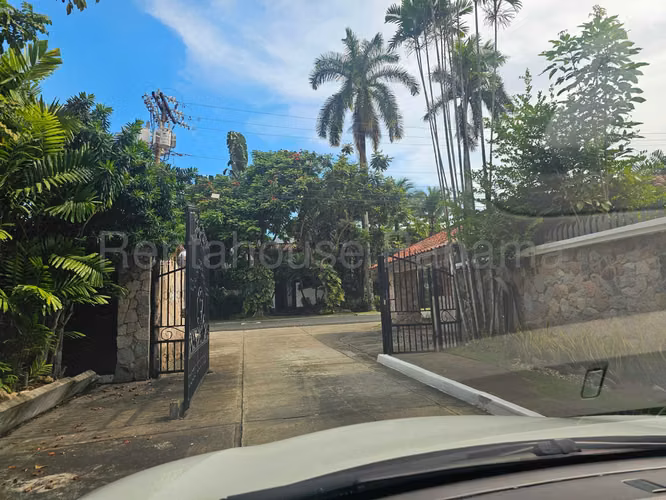 CASA EN VENTA EN ALTOS DEL GOLF - EXCLUSIVIDAD - REMODELADA - Imagen 20