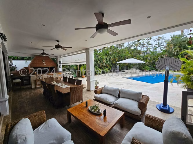 CASA EN VENTA EN ALTOS DEL GOLF - EXCLUSIVA - REMODELADA - Imagen 4