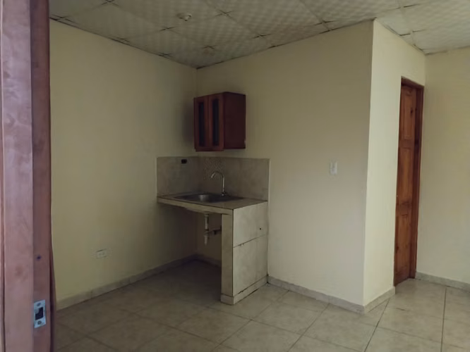 LA CHORRERA  SE ALQUILA  APARTAMENTO CALLE MATUNA, A 1 MINUTO DE AVE. LIBERTADOR