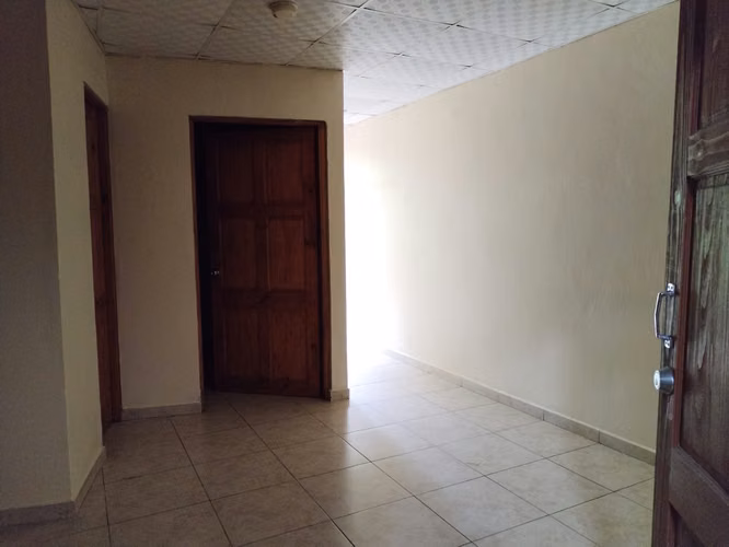 LA CHORRERA  SE ALQUILA  APARTAMENTO CALLE MATUNA, A 1 MINUTO DE AVE. LIBERTADOR