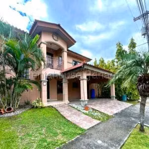Venta de Casa con 230m2 en Versalles PH Versalles I 26-2093SR