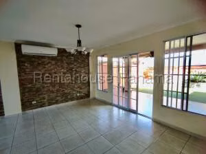 Venta de Casa con 282m2 en PH Castel Novo 26-2587SR