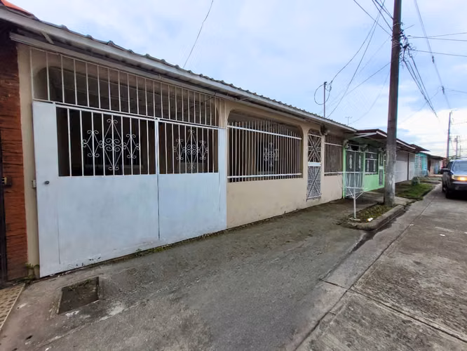 Venta de Casa en Mañanitas - Residencial Las Americas