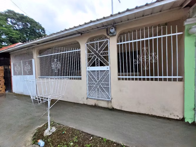 Venta de Casa en Mañanitas - Residencial Las Americas