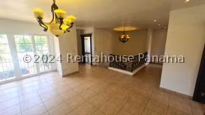 Venta de Casa con 365m2 en Costa del Este PH Costa Dorada 24-7868SR