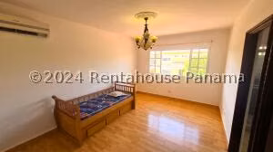 Venta de Casa con 365m2 en Costa del Este PH Costa Dorada 24-7868SR