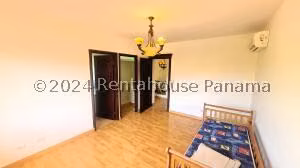 Venta de Casa con 365m2 en Costa del Este PH Costa Dorada 24-7868SR