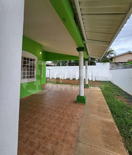 Alquiler de casa amoblada en Brisas de Guayacanes, Chitré
