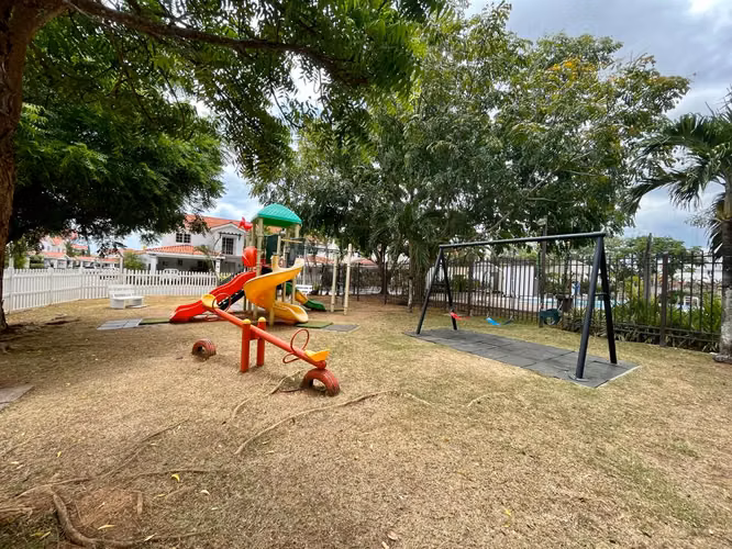 Se Vende casa en Res, Quintas de Versalles - Juan Díaz.