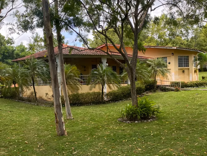 House for sale in Rio Mar, San Carlos, 5,365m2 of land and 600m2 of construction