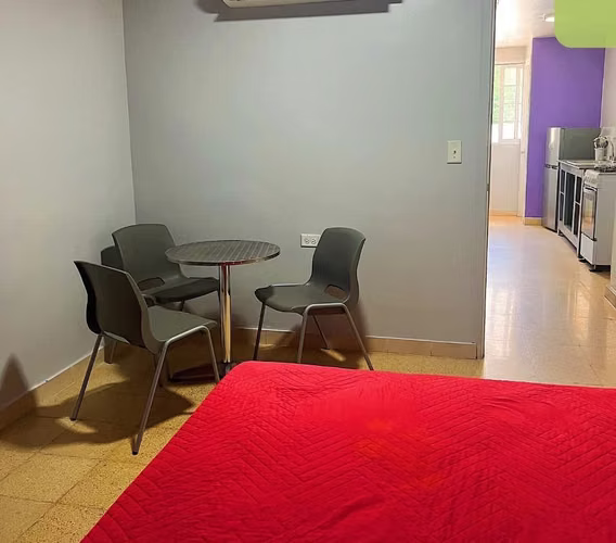 ALQUILERES MENSUALES, HAB ESTUDIOS PRIVADOS, BAÑO, PARKING, TODOS LOS SERVICIOS INCLUIDOS.