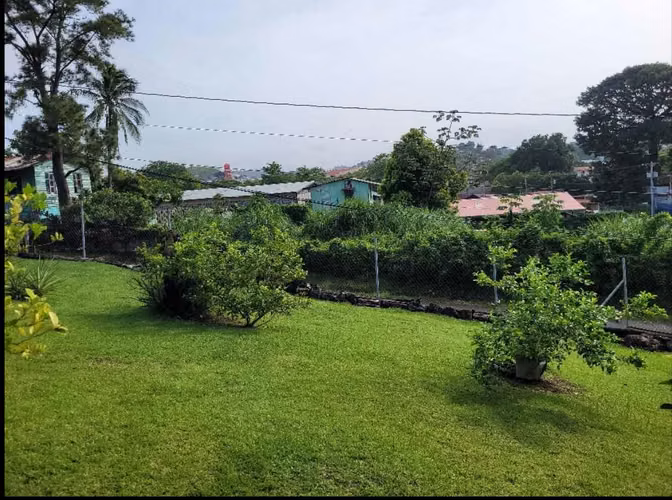 Venta de Terreno con mejoras en Pueblo Nuevo
