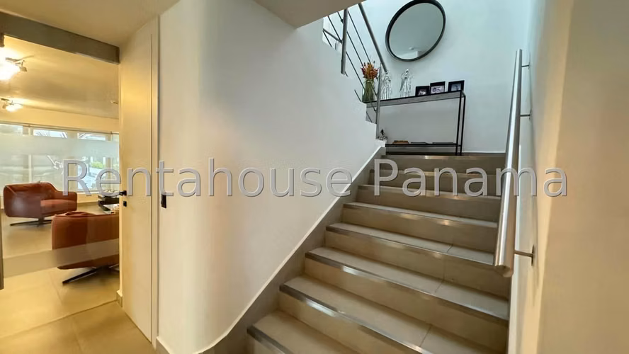 Vendo Casa Remodelada en Obarrio 26-3561GG